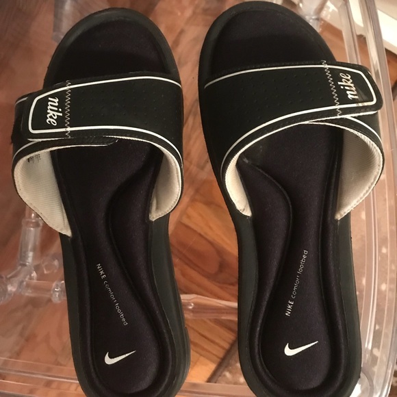 Nike slides size 10 - Picture 2 of 3